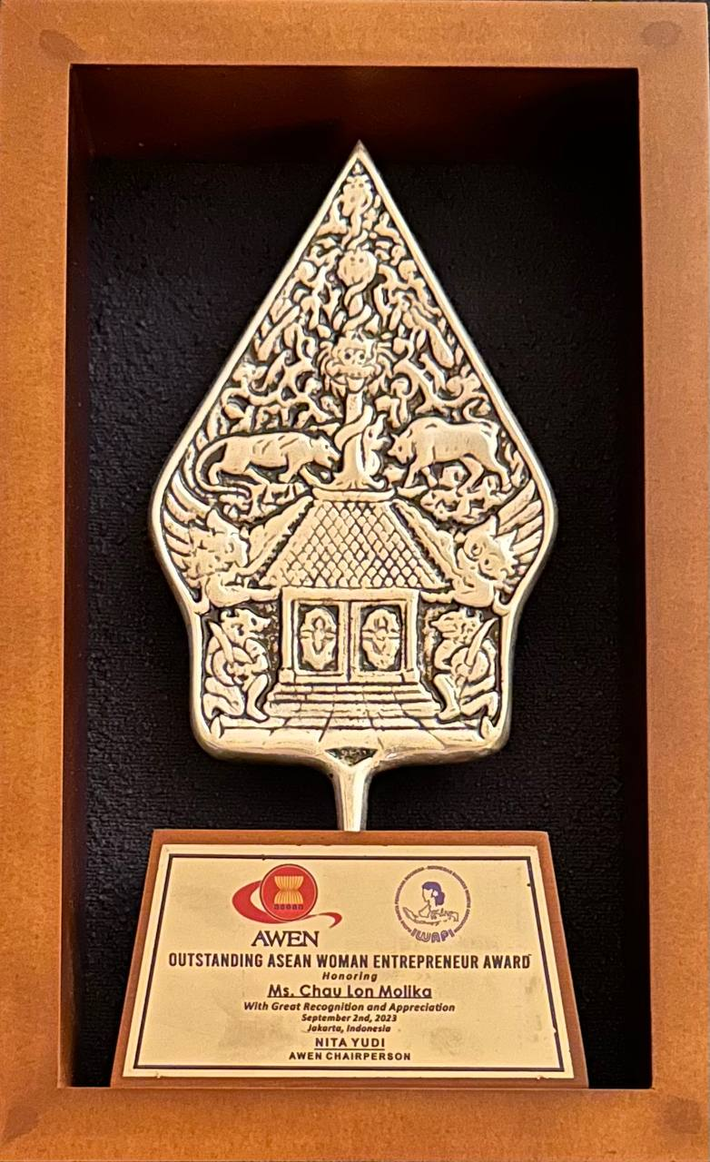 Outstanding ASEAN Woman Entrepreneur Award trophy, AWEN 2023